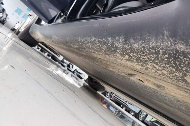 Used Tesla Model Y 2025 Rear-Wheel-Drive Version Right Side Sill