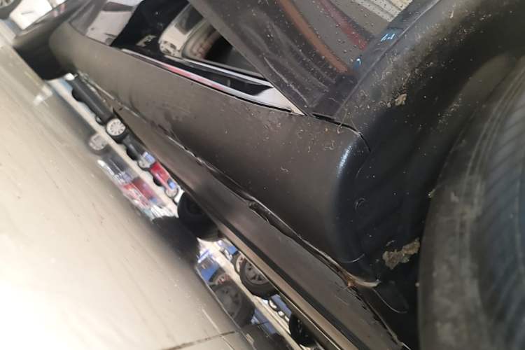 Used Tesla Model Y 2025 Rear-Wheel-Drive Version Right Side Sill