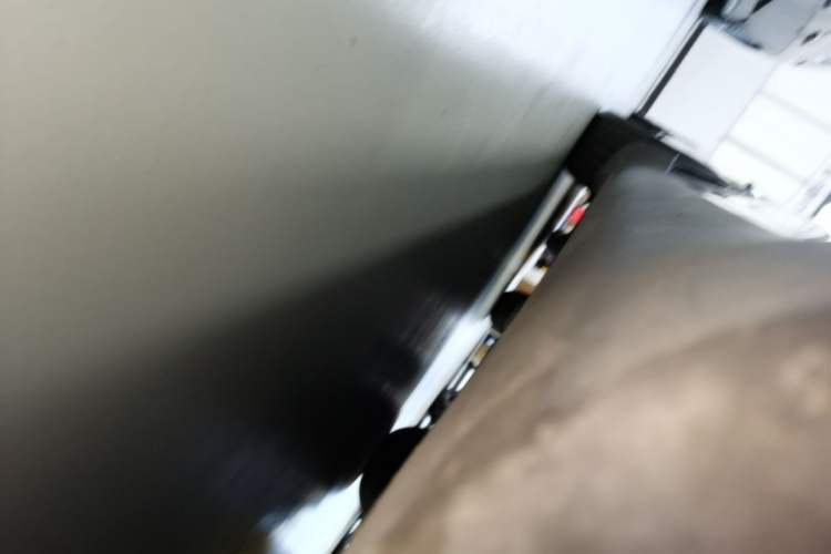 Used Tesla Model Y 2025 Rear-Wheel Drive First Edition Right Side Sill