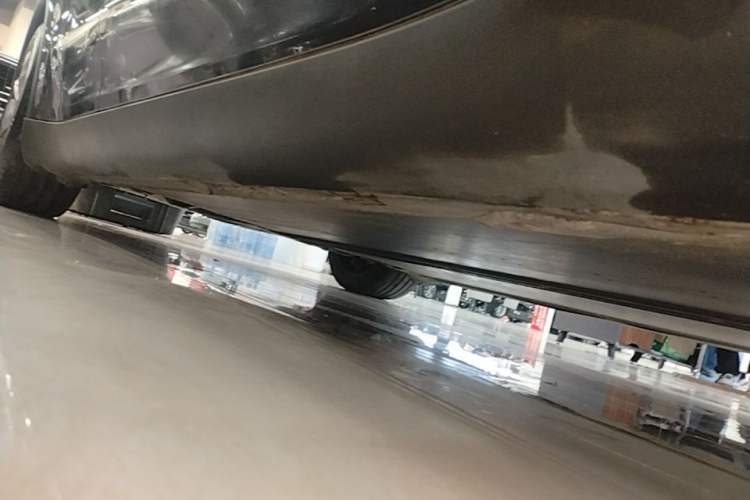 Used Tesla Model Y 2025 Rear-Wheel-Drive Version Right Side Sill