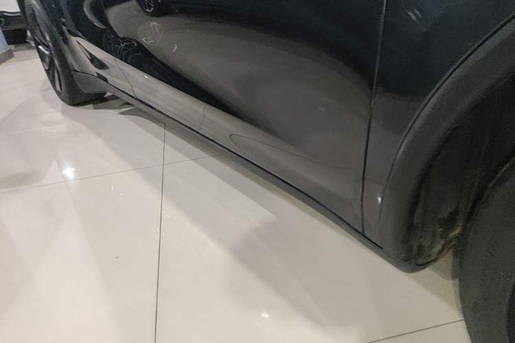 Used Tesla Model Y 2025 Rear-Wheel-Drive Version Right Side Sill