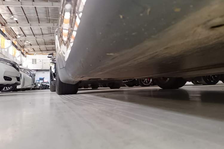 Used Tesla Model Y 2025 Rear-Wheel-Drive Version Right Side Sill