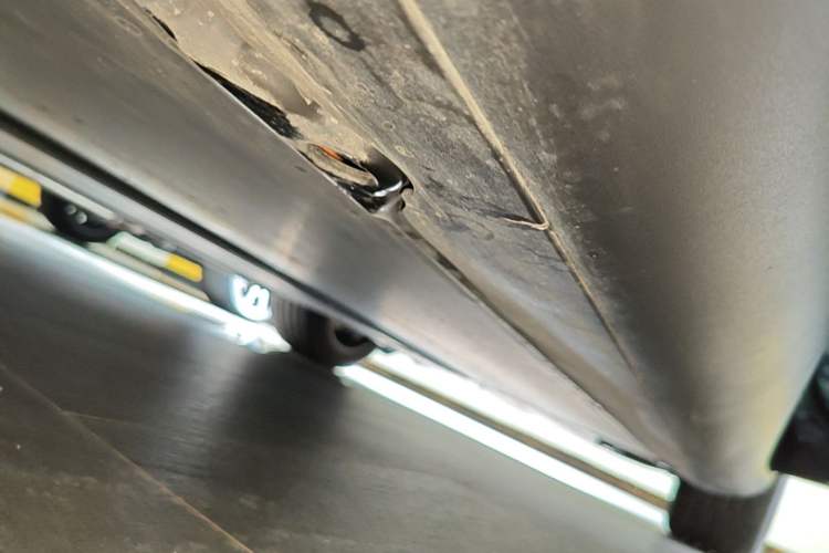 Used Tesla Model Y 2025 Long-Range All-Wheel-Drive Version Right Side Sill