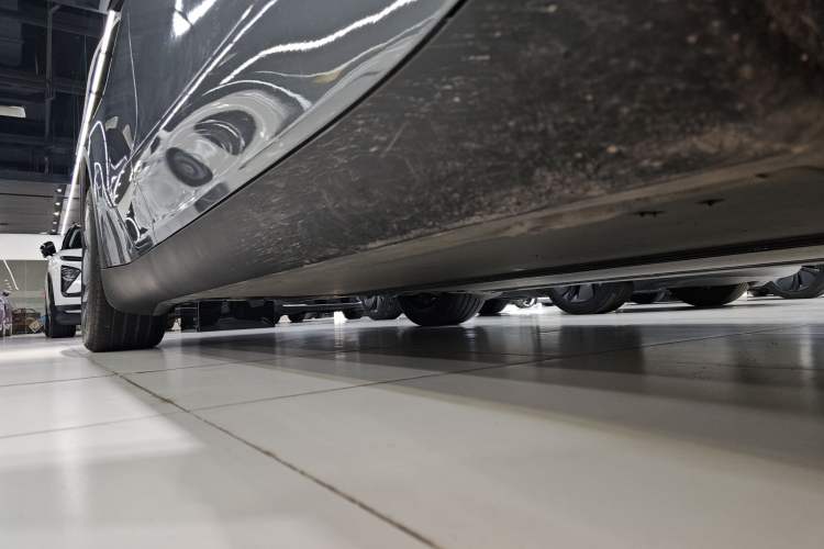 Used Tesla Model Y 2025 Rear-Wheel-Drive Version Right Side Sill