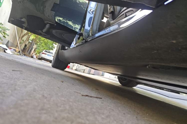 Used Tesla Model Y 2025 Rear-Wheel-Drive Version Right Side Sill