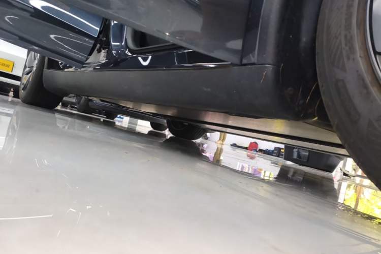 Used Tesla Model Y 2025 Rear-Wheel-Drive Version Right Side Sill