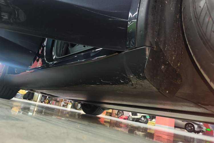 Used Tesla Model Y 2025 Rear-Wheel-Drive Version Right Side Sill