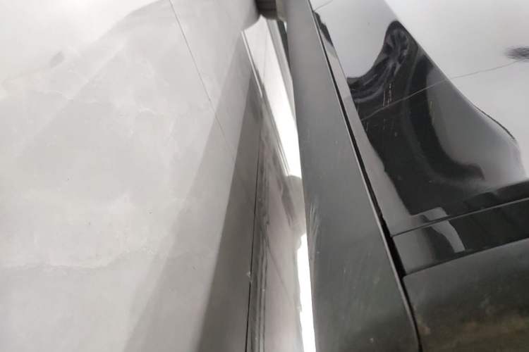 Used Tesla Model Y 2025 Long-Range All-Wheel-Drive Version Right Side Sill