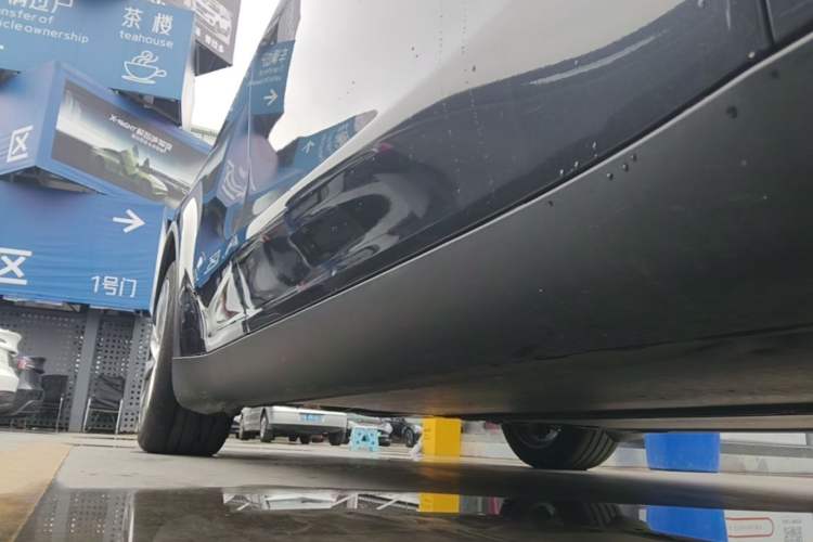 Used Tesla Model Y 2025 Rear-Wheel-Drive Version Right Side Sill