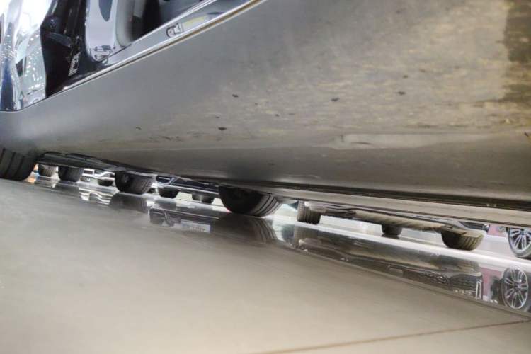 Used Tesla Model Y 2025 Rear-Wheel-Drive Version Right Side Sill