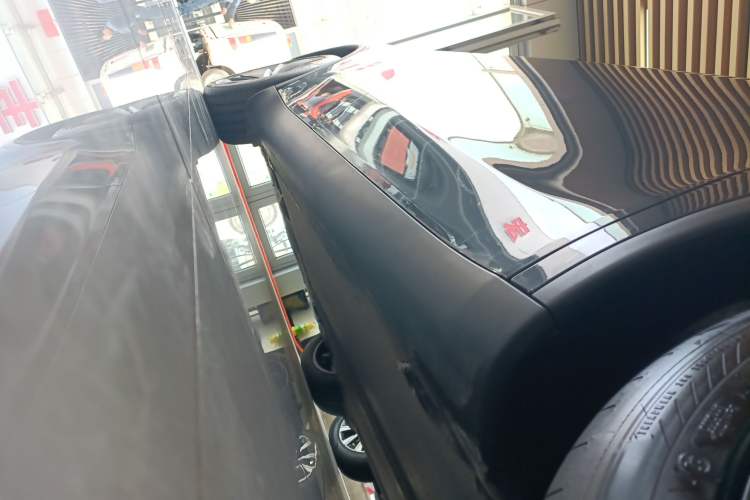 Used Tesla Model Y 2025 Rear-Wheel-Drive Version Right Side Sill