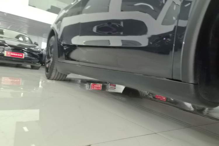 Used Tesla Model Y 2025 Rear-Wheel-Drive Version Right Side Sill