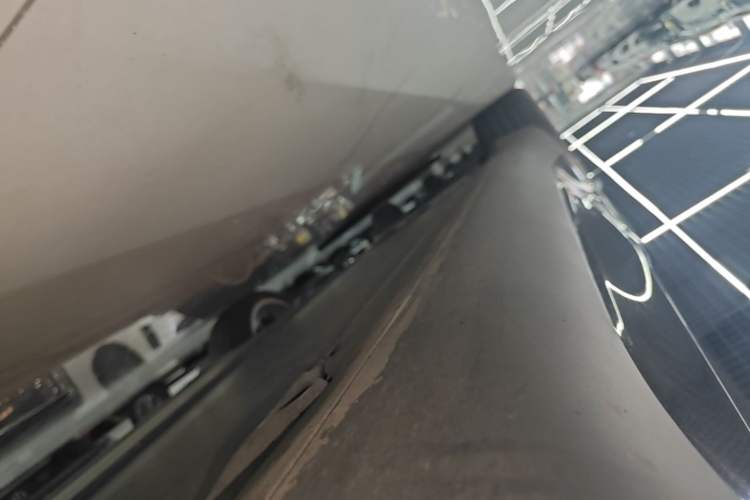 Used Tesla Model Y 2025 Rear-Wheel-Drive Version Right Side Sill