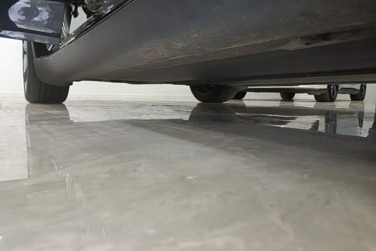 Used Tesla Model Y 2025 Rear-Wheel-Drive Version Right Side Sill