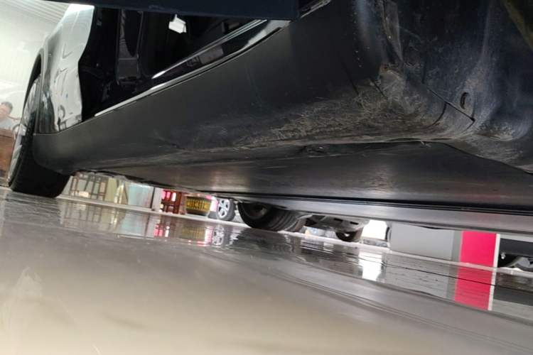 Used Tesla Model Y 2025 Long-Range All-Wheel Drive First Edition Right Side Sill