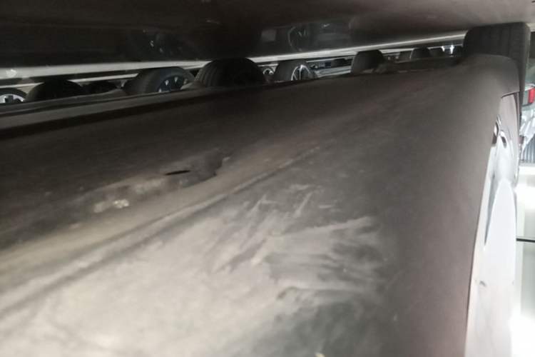 Used Tesla Model Y 2025 Long-Range All-Wheel-Drive Version Right Side Sill