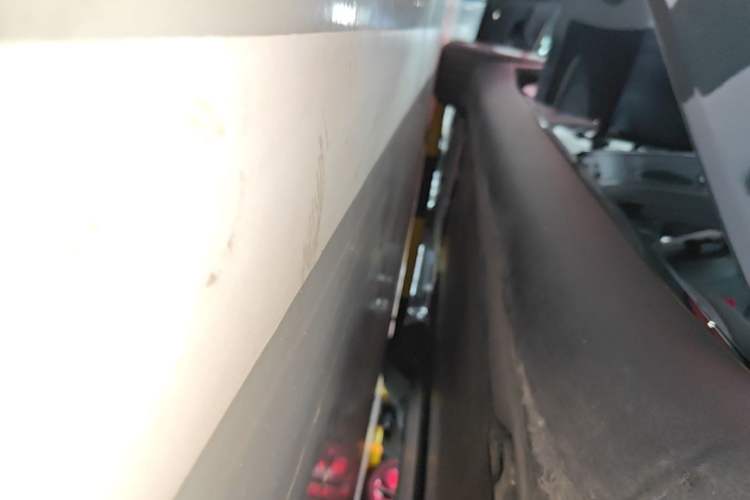 Used Tesla Model Y 2025 Rear-Wheel-Drive Version Right Side Sill