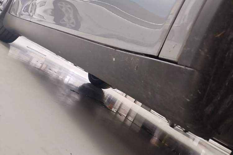 Used Tesla Model Y 2025 Rear-Wheel-Drive Version Right Side Sill