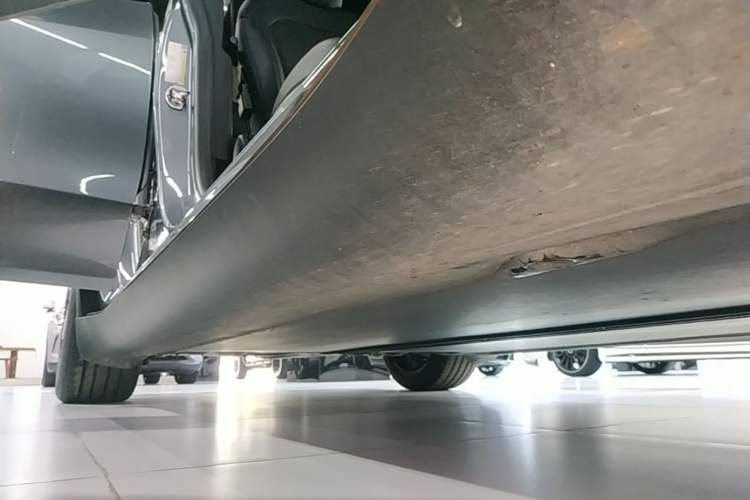 Used Tesla Model Y 2025 Rear-Wheel-Drive Version Right Side Sill