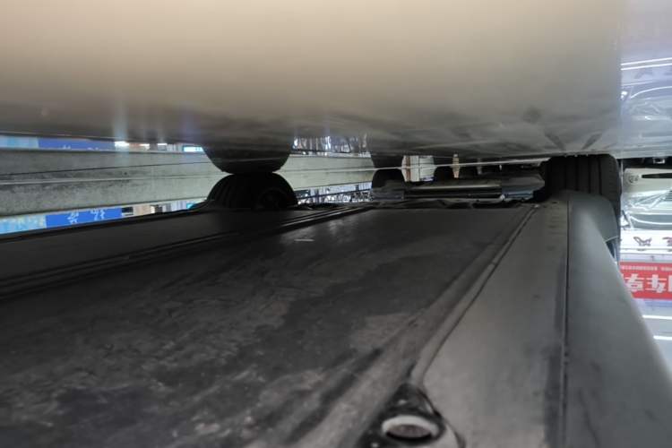 Used Tesla Model Y 2025 Rear-Wheel Drive First Edition Right Side Sill