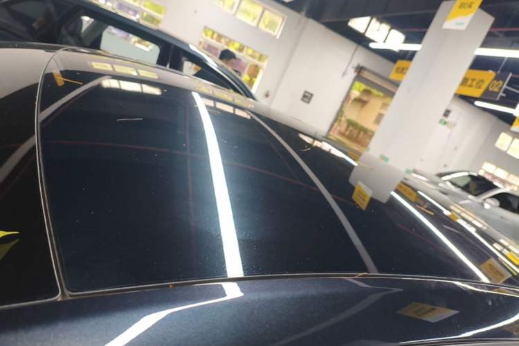 Used Tesla Model Y 2025 Rear-Wheel-Drive Version Roof