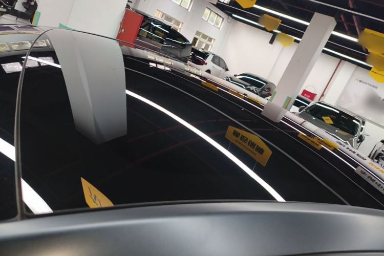 Used Tesla Model Y 2025 Long-Range All-Wheel-Drive Version Roof