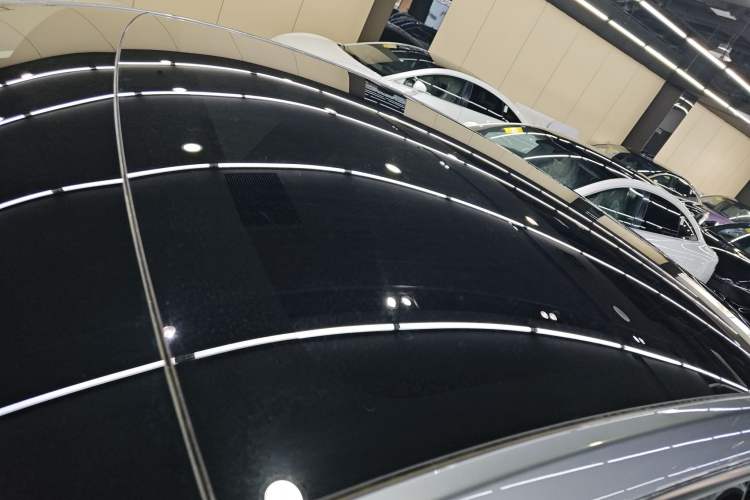 Used Tesla Model Y 2025 Rear-Wheel-Drive Version Roof