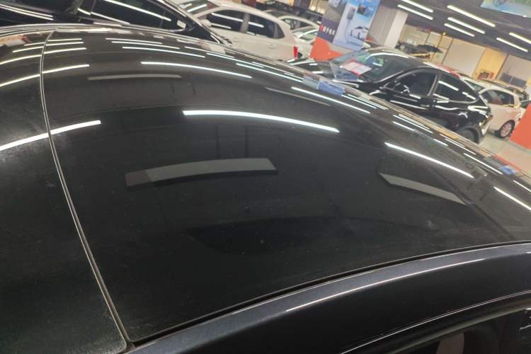 Used Tesla Model Y 2025 Rear-Wheel-Drive Version Roof