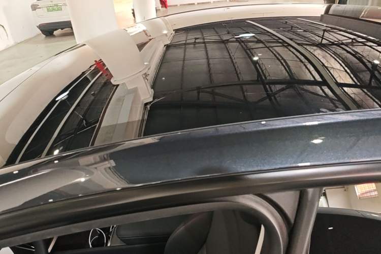 Used Tesla Model Y 2025 Rear-Wheel-Drive Version Roof
