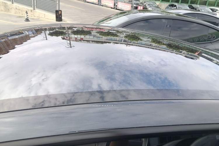 Used Tesla Model Y 2025 Rear-Wheel-Drive Version Roof