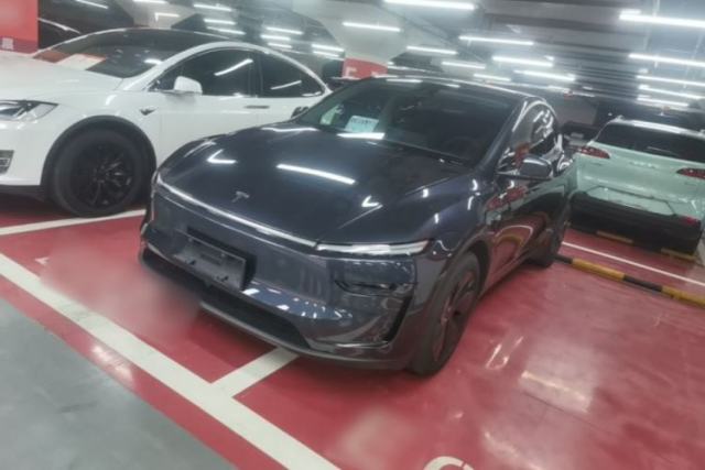 Used Tesla Model Y 2025 Rear-Wheel-Drive Version