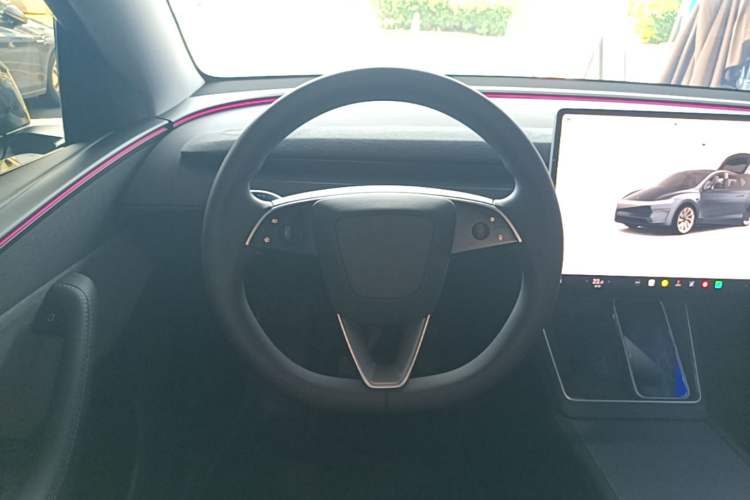 Used Tesla Model Y 2025 Rear-Wheel-Drive Version Steering Wheel