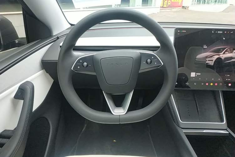 Used Tesla Model Y 2025 Rear-Wheel-Drive Version Steering Wheel