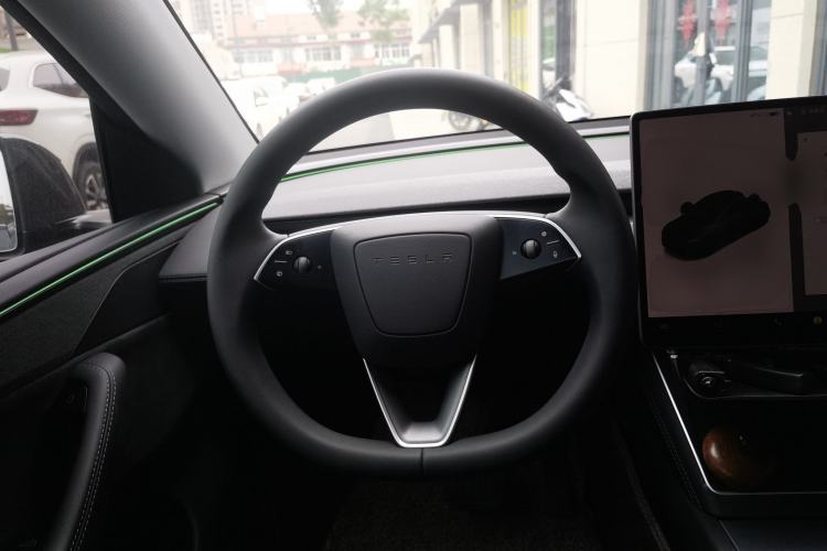 Used Tesla Model Y 2025 Long-Range All-Wheel-Drive Version Steering Wheel