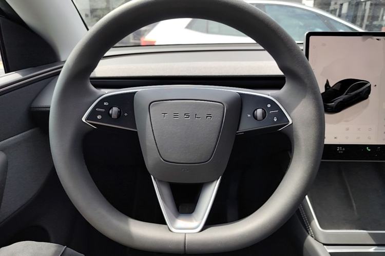 Used Tesla Model Y 2025 Rear-Wheel-Drive Version Steering Wheel