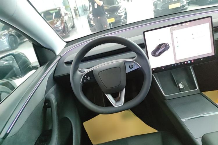 Used Tesla Model Y 2025 Long-Range All-Wheel-Drive Version Steering Wheel