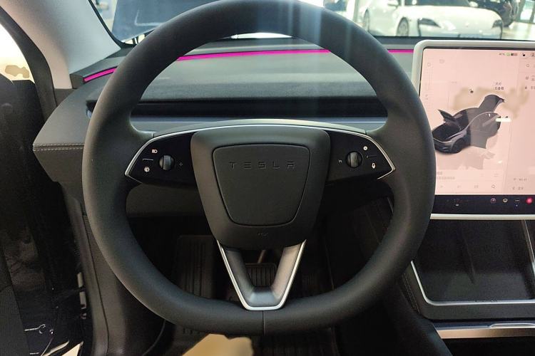 Used Tesla Model Y 2025 Rear-Wheel Drive First Edition Steering Wheel