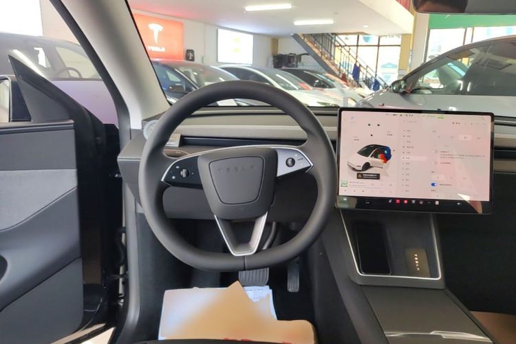 Used Tesla Model Y 2025 Rear-Wheel-Drive Version Steering Wheel
