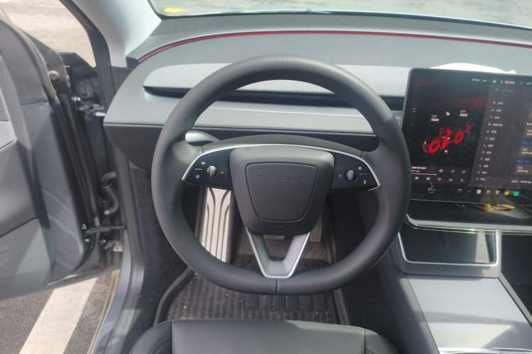 Used Tesla Model Y 2025 Rear-Wheel-Drive Version Steering Wheel
