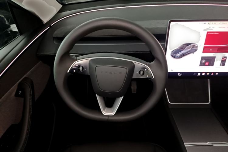 Used Tesla Model Y 2025 Rear-Wheel Drive First Edition Steering Wheel