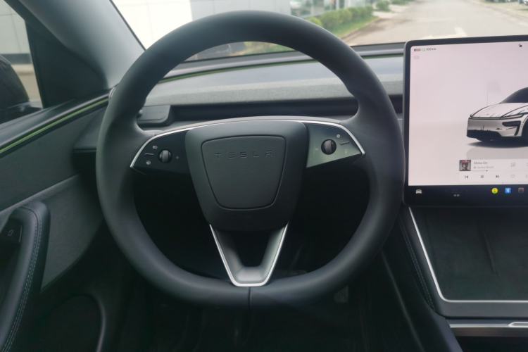 Used Tesla Model Y 2025 Rear-Wheel-Drive Version Steering Wheel