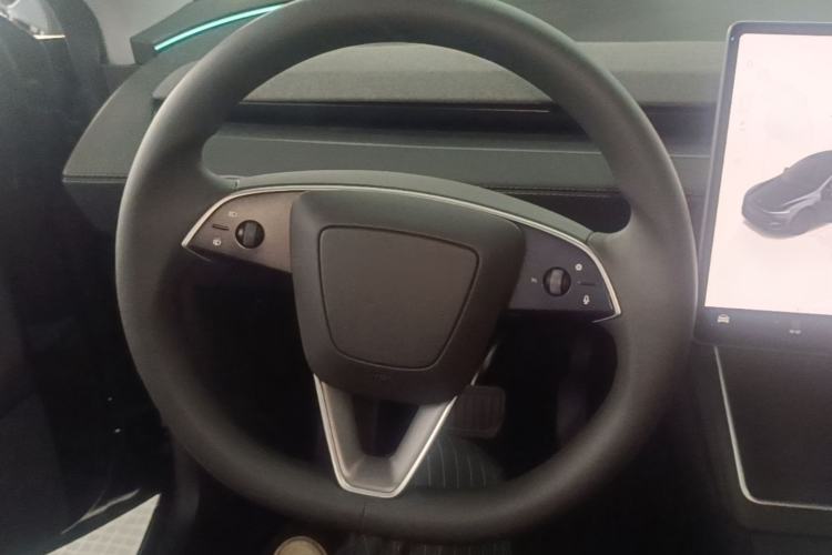 Used Tesla Model Y 2025 Long-Range All-Wheel-Drive Version Steering Wheel