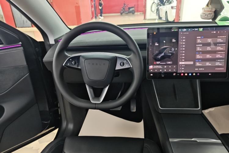 Used Tesla Model Y 2025 Long-Range All-Wheel-Drive Version Steering Wheel