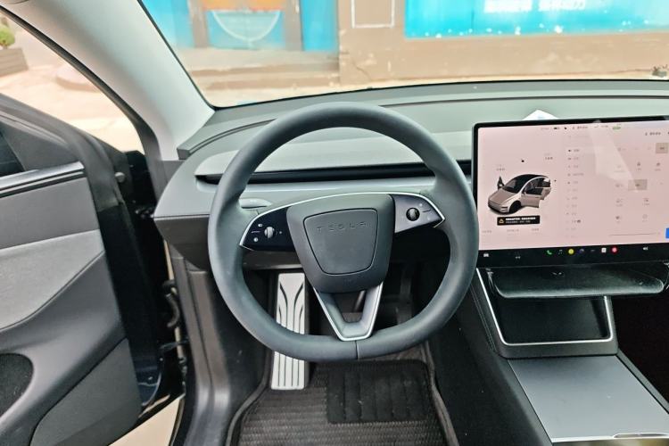 Used Tesla Model Y 2025 Rear-Wheel-Drive Version Steering Wheel