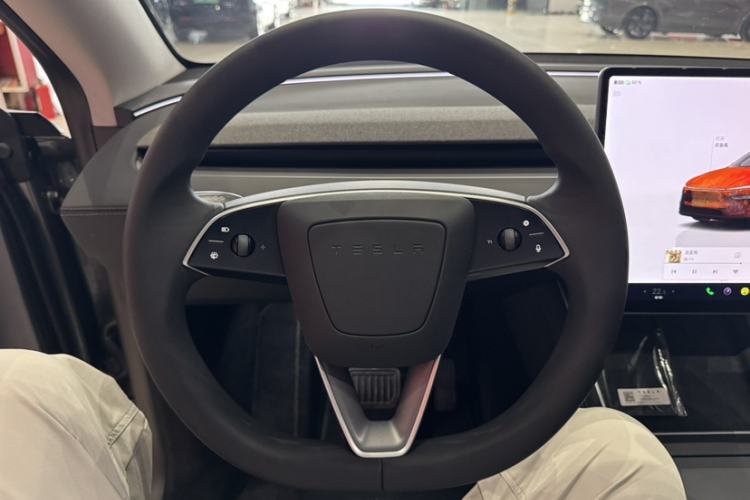 Used Tesla Model Y 2025 Rear-Wheel-Drive Version Steering Wheel