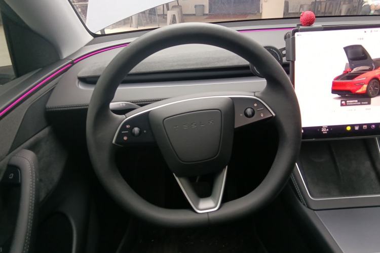 Used Tesla Model Y 2025 Long-Range All-Wheel Drive First Edition Steering Wheel