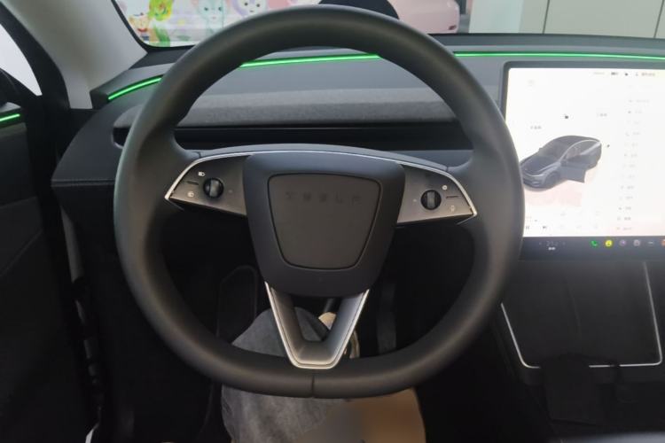 Used Tesla Model Y 2025 Long-Range All-Wheel-Drive Version Steering Wheel