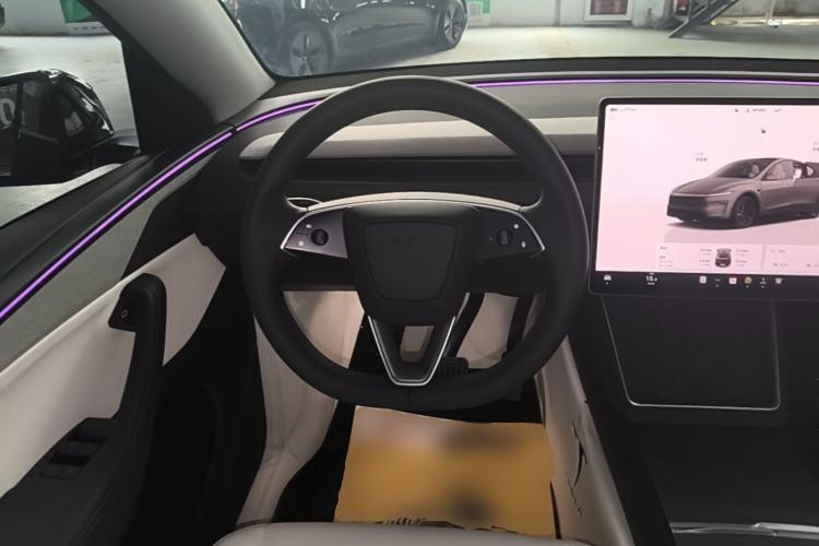 Used Tesla Model Y 2025 Long-Range All-Wheel Drive First Edition Steering Wheel
