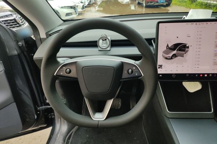 Used Tesla Model Y 2025 Long-Range All-Wheel-Drive Version Steering Wheel