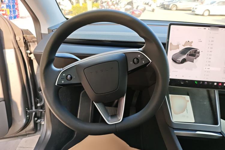 Used Tesla Model Y 2025 Rear-Wheel-Drive Version Steering Wheel